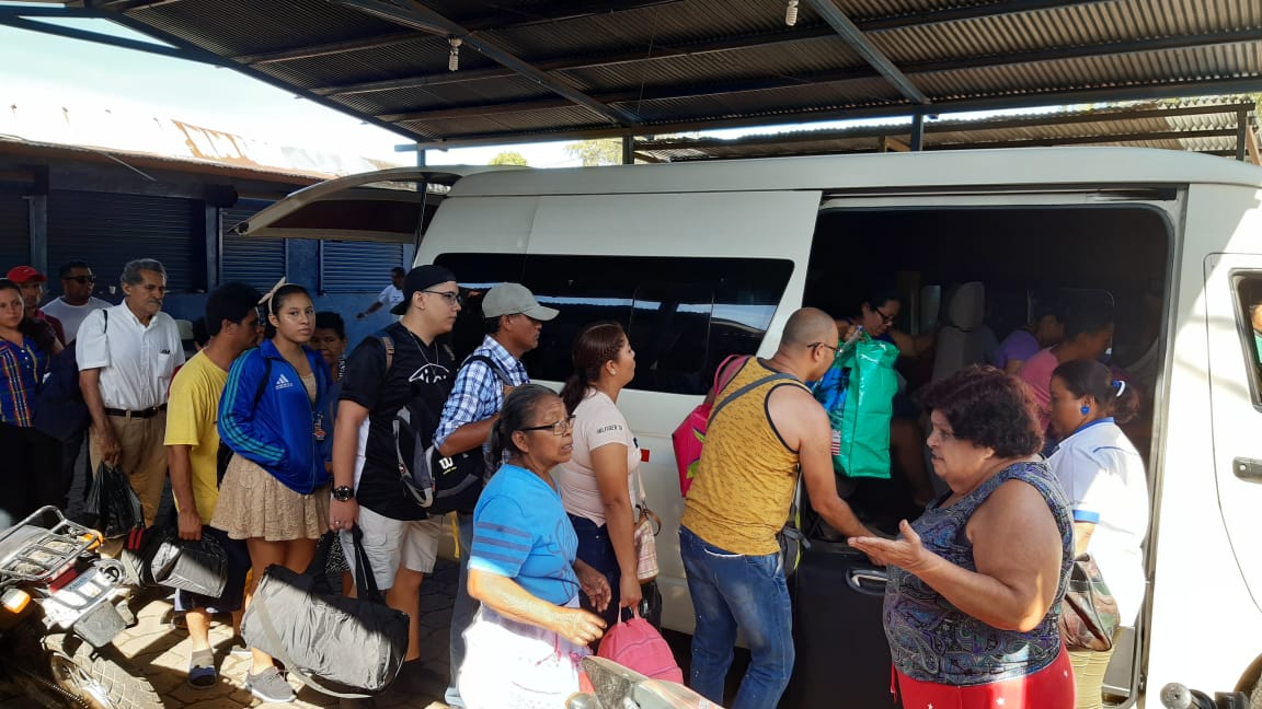 Terminal de buses hacia Chinandega / Jimmy Romero