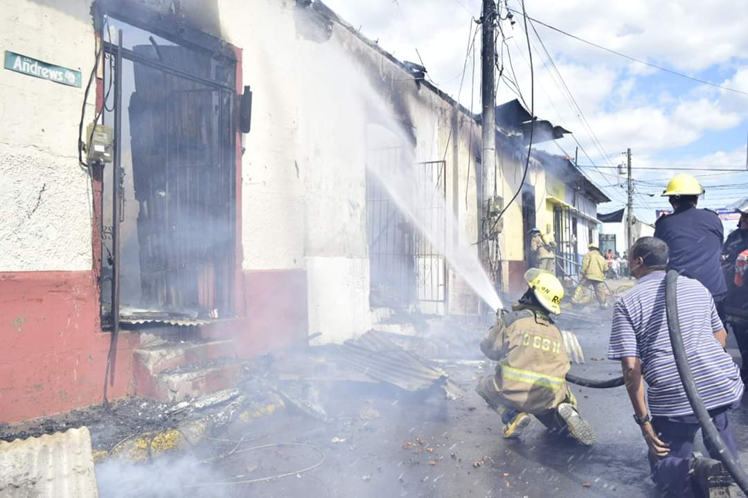 Incendio en León deja cuantiosos daños / Cortesía