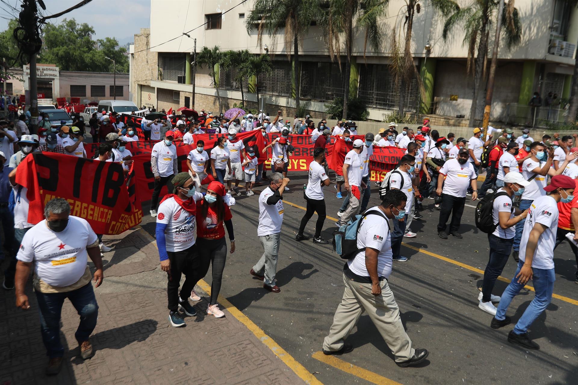 Marcha de los trabajadores en su día en Honduras / EFE