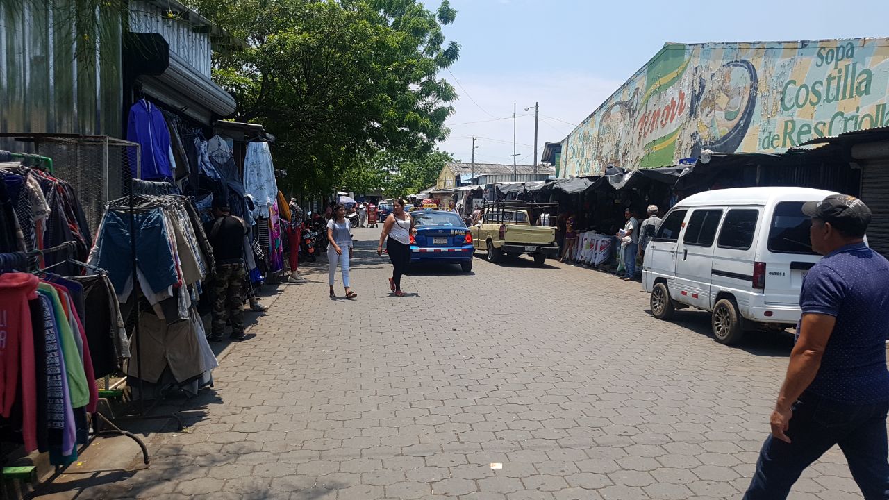 El paro comercial convocado por vendedores del mercado El Mayoreo es por medio día. Foto: Jorge Arellano.