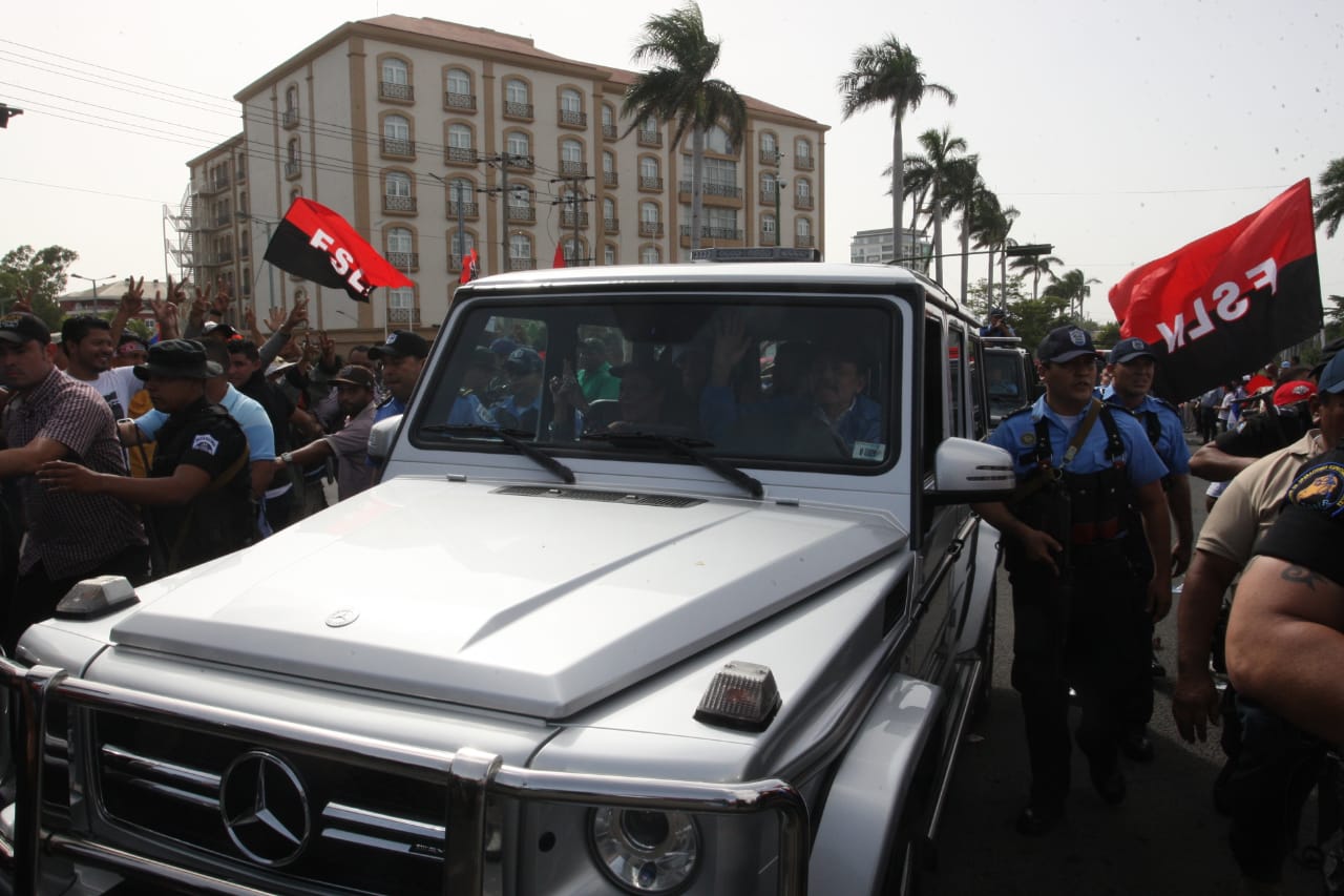 Daniel Ortega, presidente de Nicaragua, saliendo en caravana vehicular hacia Masaya. Foto: El 19 Digital.