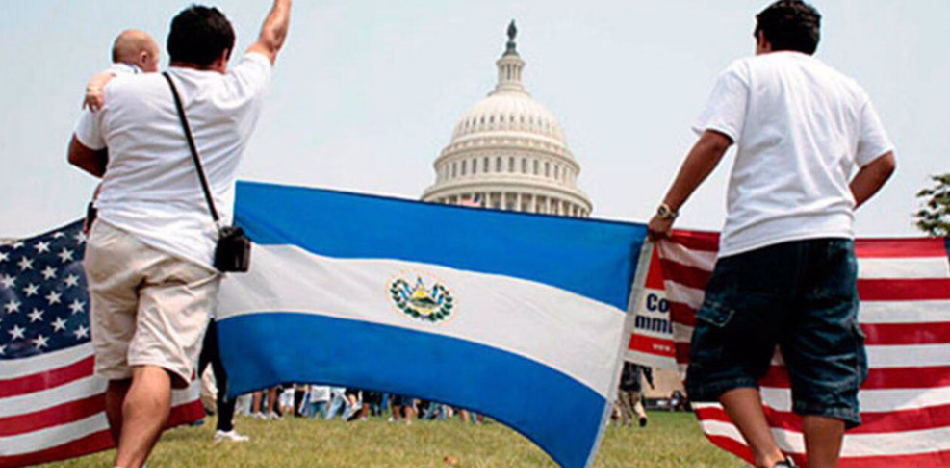 Salvadoreños en protesta por deportación  Foto/Archivo