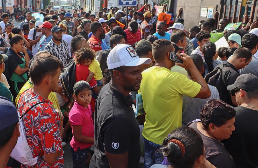 Migrantes en las instalaciones de la Comisión Mexicana de Ayuda a Refugiados (Comar)./ EFE