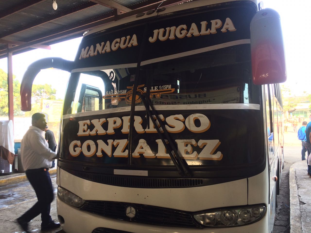 En la terminal de autobuses Rigoberto Cabezas, ubicada en el Mercado El Mayoreo, a diario viajan hacia distintos departamentos del país unas 400 unidades de autobuses.