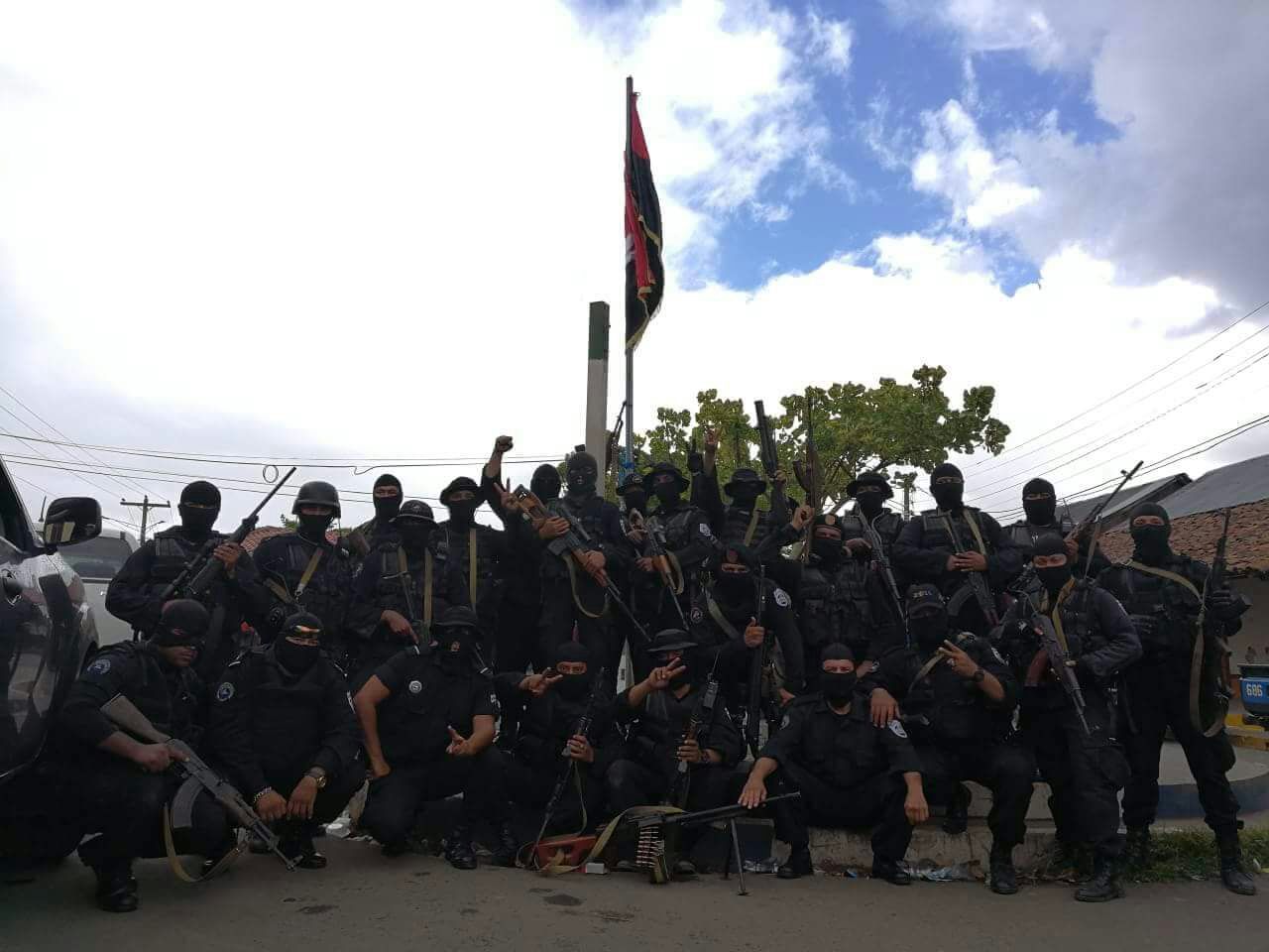 Agentes de la Policía Nacional en la placita de Monimbó. Foto: cortesía