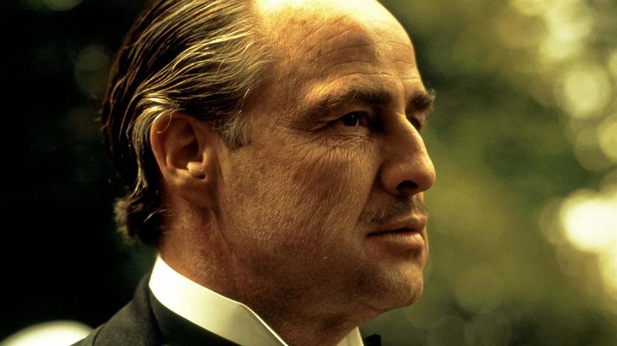 Fotograma de archivo cedido por Paramount Pictures donde aparece el actor Marlon Brandon como Vito Corleone en la película 'The Godfather' ./ EFE