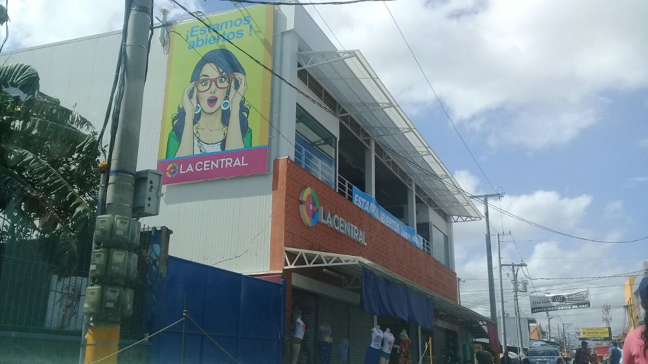 Uno de los nuevos edificios en el mercado Oriental. Foto: Héctor Rosales