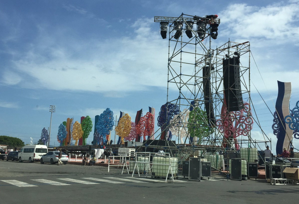 Preparativos para el 19 de julio. Foto Gerall Chávez.