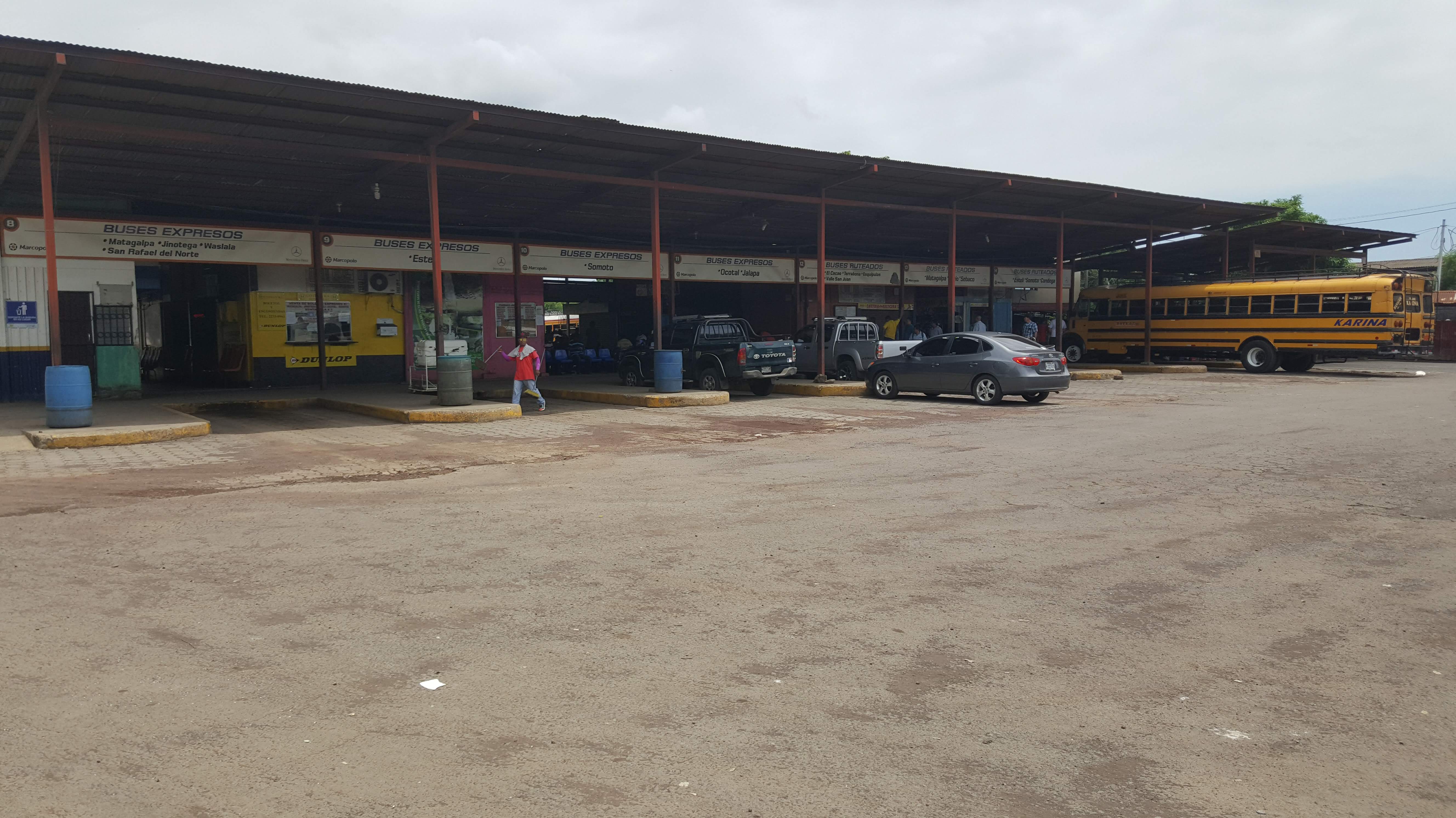 La mayoria de unidades de buses no estan brindando servicio.