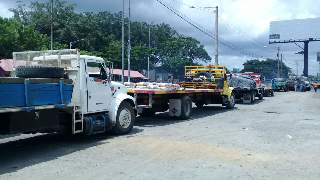 Las ventas están estancadas, aseguran vendedores de materiales de construcción. Foto Héctor Rosales.