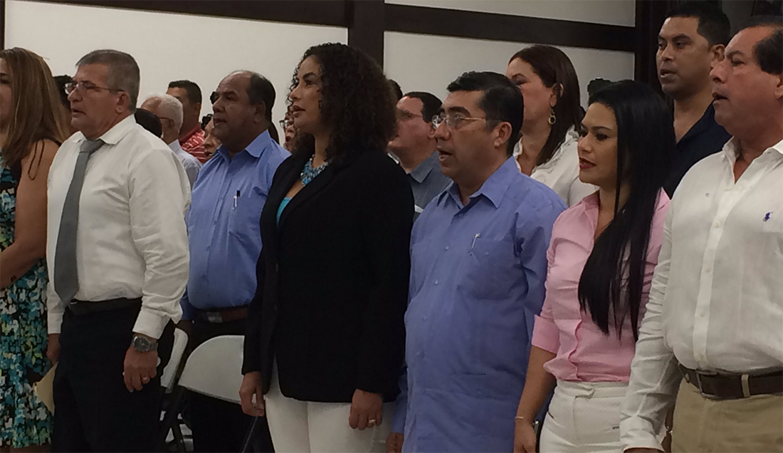 Reyna Rueda y Enrique Armas, alcaldesa y vicealcalde electos por Managua, durante el acto de juramentación. Foto: Walkiria Chavarría.