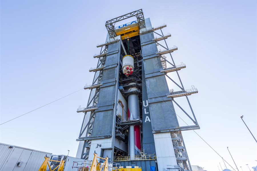 Fotografía cedida por United Launch Alliance que muestra una plataforma de lanzamiento con el nuevo cohete Vulcan. /EFE