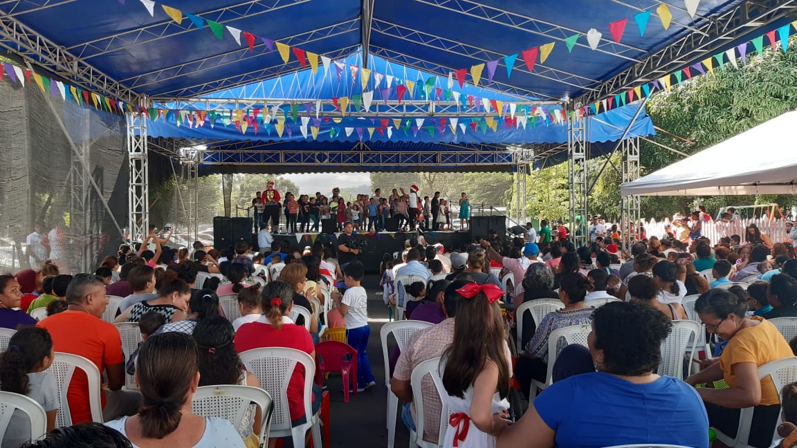 Aproquen celebra la Navidad / Walkiria Chavarría