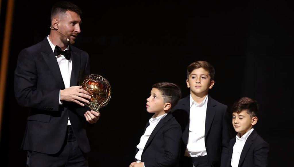 El futbolista  Lionel Messi junto a sus tres hijos. /EFE