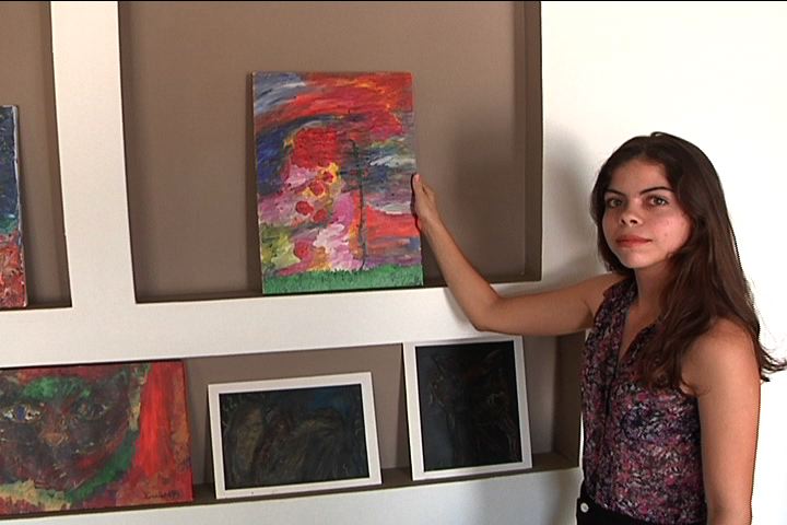 Su interés por el arte inició a los 15 años de edad cuando la  pintura era su hobby
