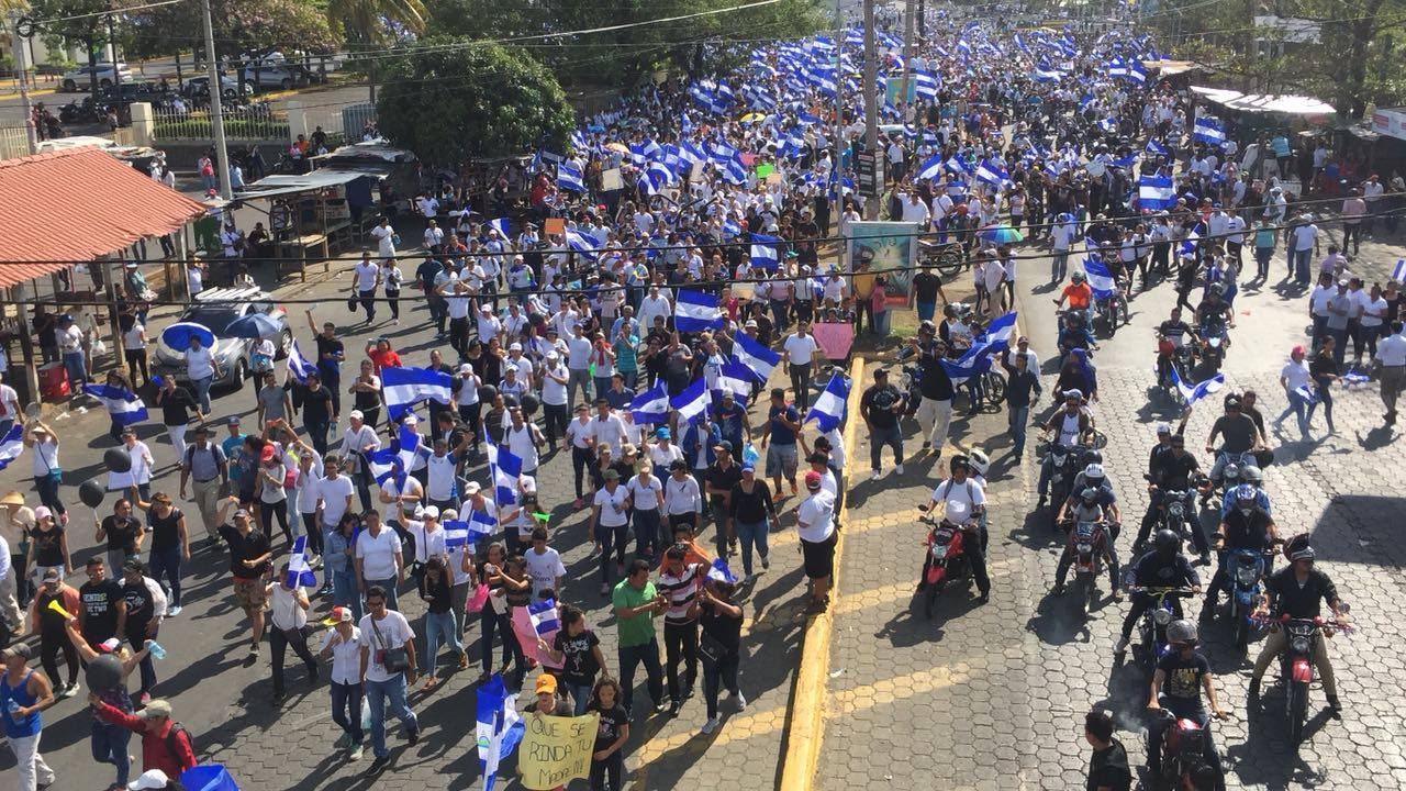 Cientos de miles de personas marcharon con un propósito en común, en un día histórico para el país. Foto: Gerall Chávez