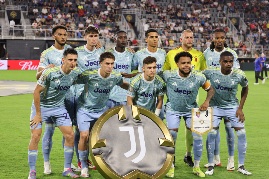 Jugadores de Juventus posan este miércoles, antes del partido del Mundial de Clubes ante Al Ain de Emiratos Árabes Unidos./EFE