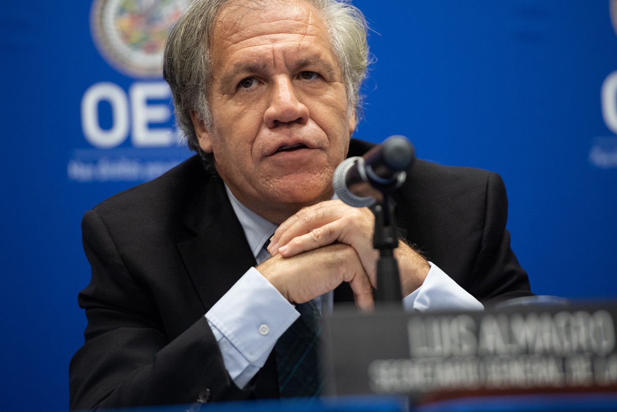 Luis Almagro, Cortesía