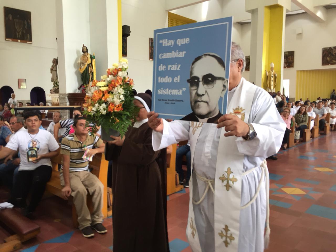 Misa en honor a Monseñor Romero.