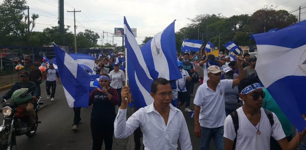 Ambiente que se vivió en algunas calles de la capital, mientras se daba el diálogo en el Seminario Nuestra Señora de Fátima.