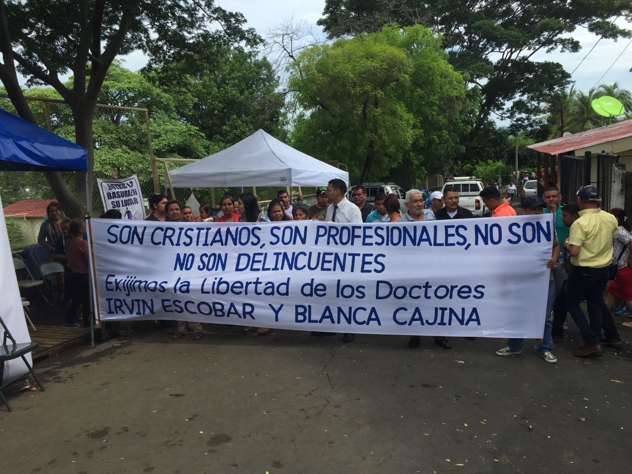 Los médicos Irvin Escobar y Blanca Cajina fueron detenidos por atender a jóvenes heridos. Foto: Margin Pozo