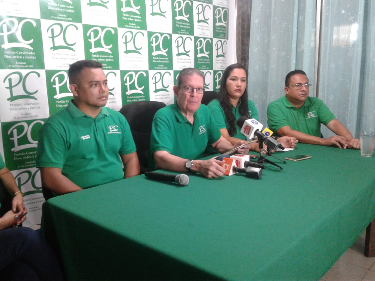 Alfredo César (centro), presidente del Partido Conservador. Foto: Jimmy Romero