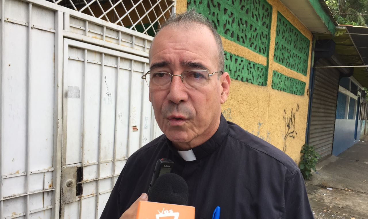 Padre Edwin Román. Foto: Gerall Chávez