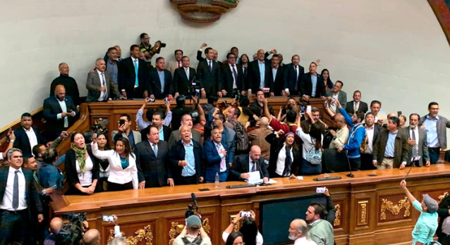 Juan Guaidó junto a diputados opositores / Cortesía