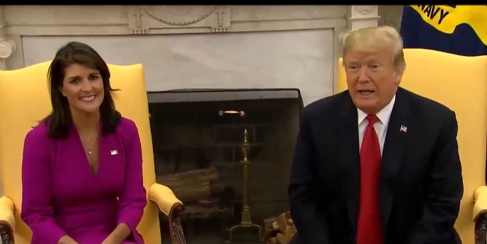 Nikki Haley junto al presidente de Estados Unidos, Donald Trump.