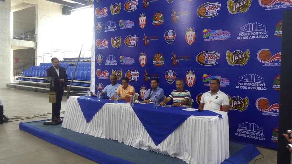 Momentos de la conferencia de prensa en el Polideportivo Alexis Argüello.