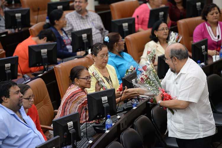 42 escaños en la Asamblea Nacional son ocupados por mujeres.