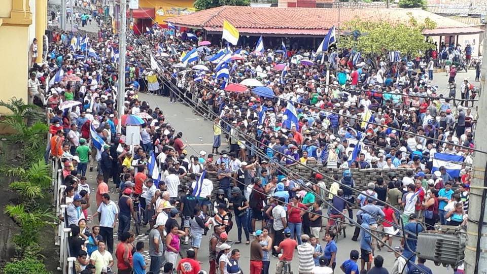 La población de Masaya se desbordó para recibir a los obispos de la Conferencia Episcopal y al Nuncio Apostólico. Foto: Arquidiócesis de Managua.