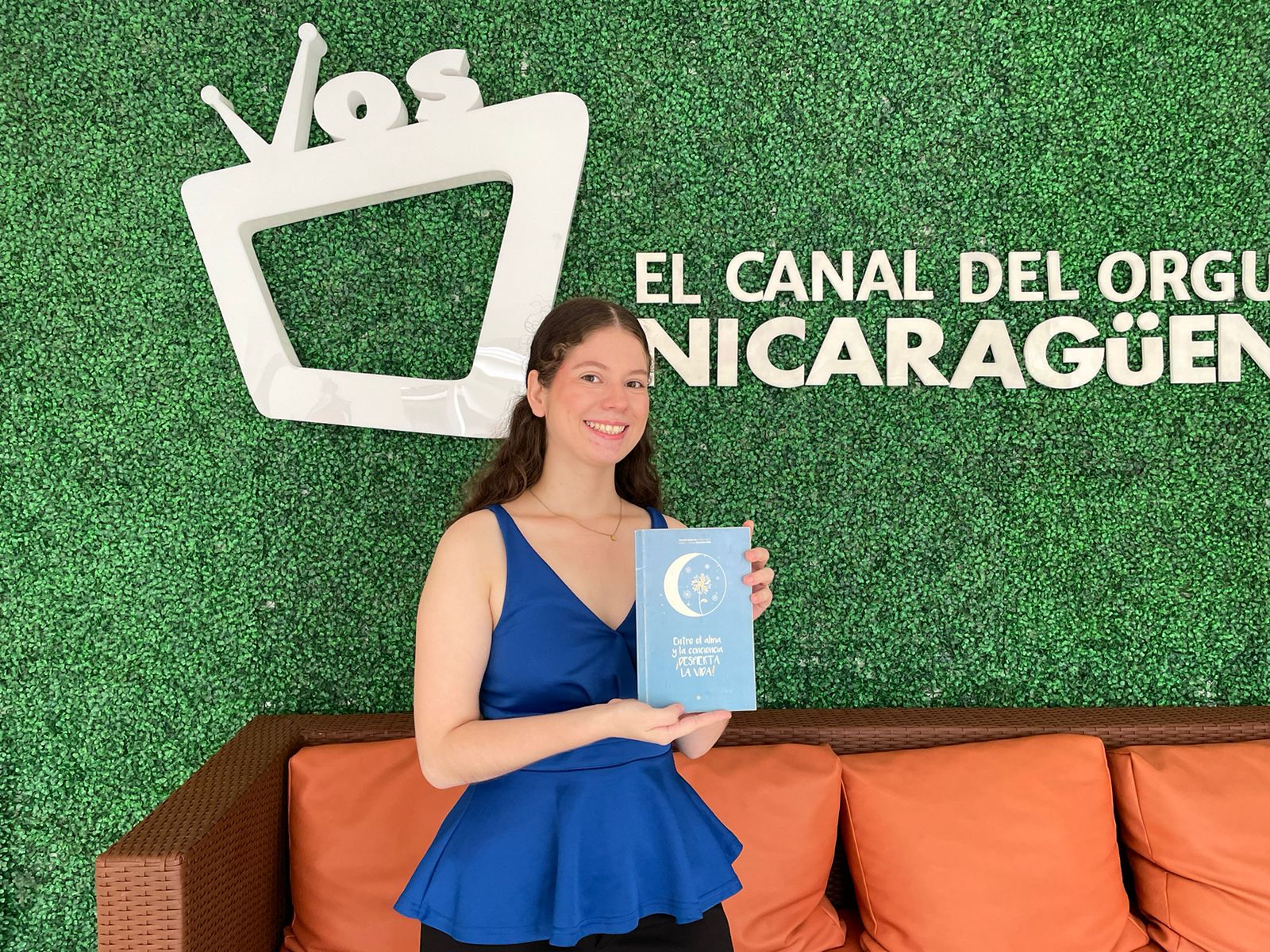 La joven escritora Scarlett Sandoval./ Gloria Acosta