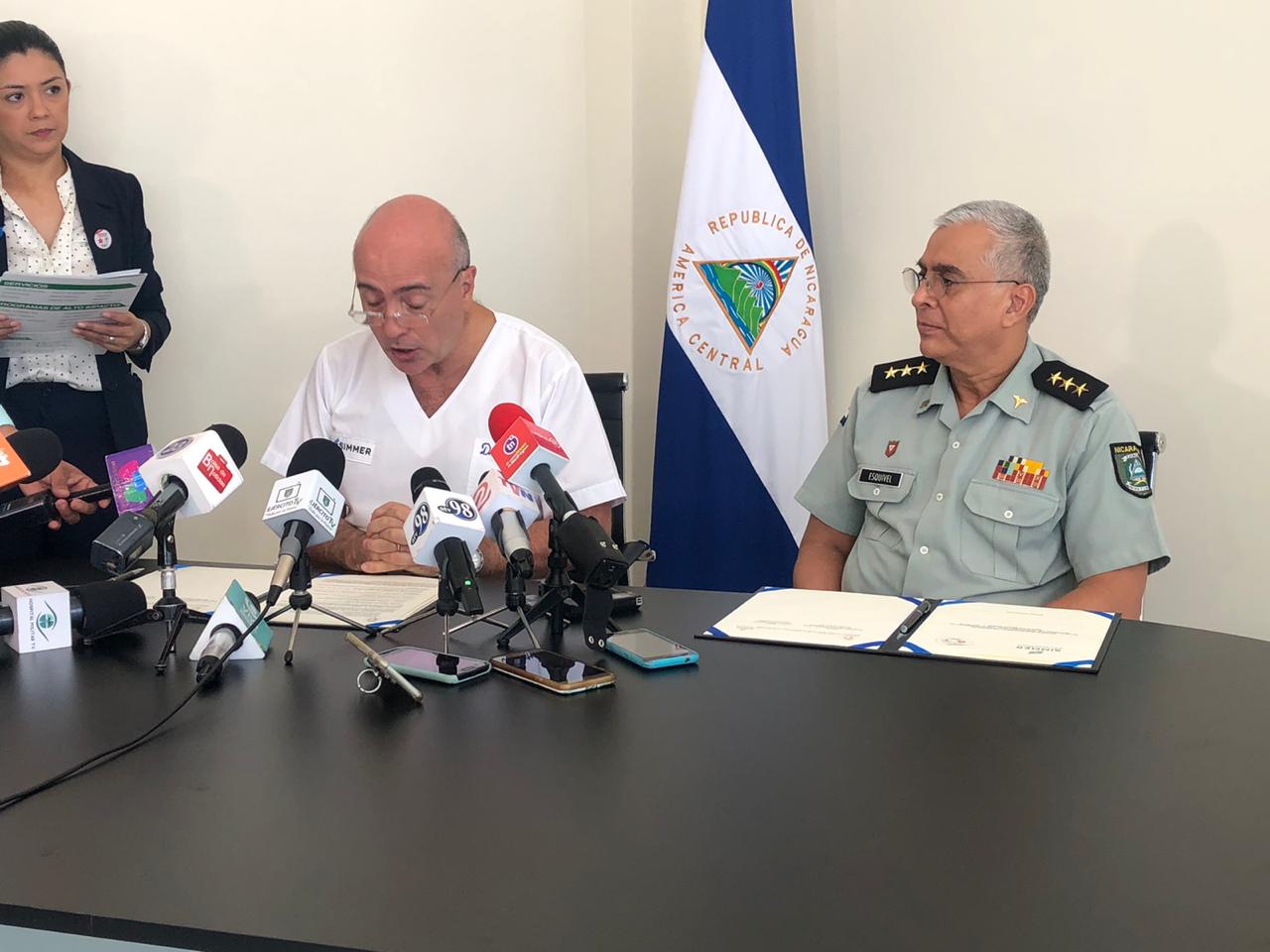 Miembros del Hospital Militar y Simmer / Jessica Chávez