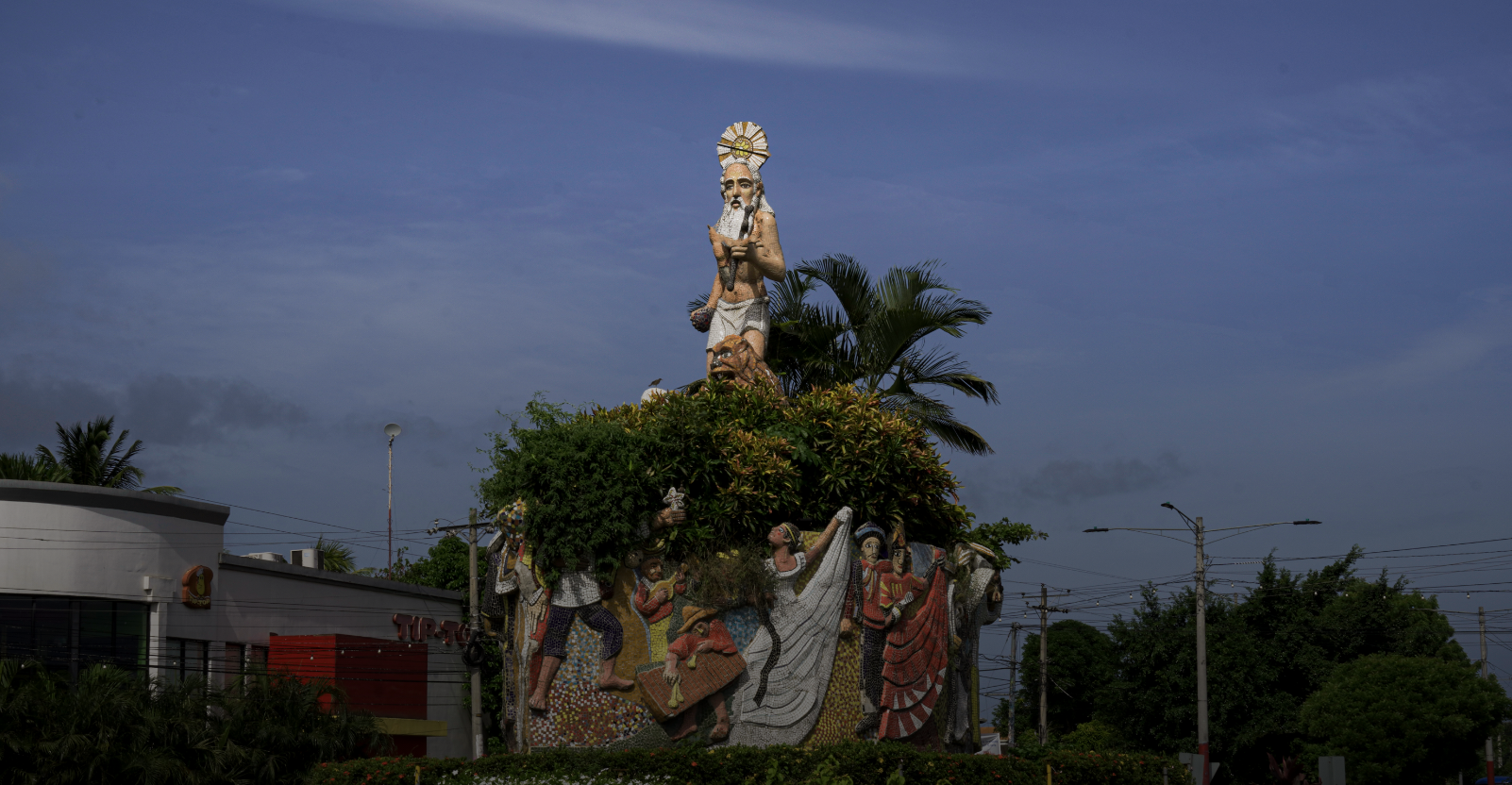 La imagen de San Jerónimo, en la rotonda de la entrada principal de Masaya./ Foto: Josthin Díaz