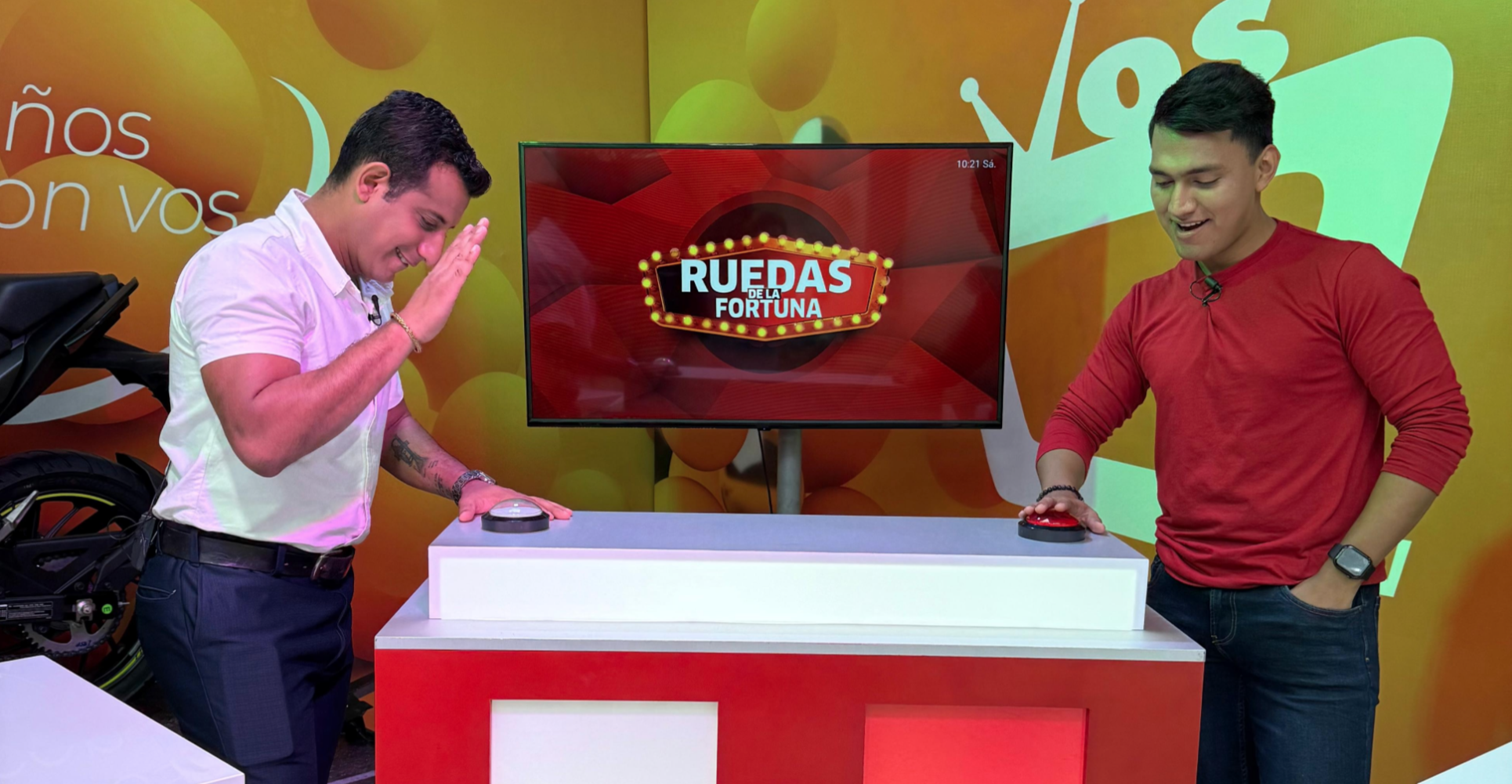 Eddy López, del equipo blanco se enfrenta a Armando Pérez, del equipo rojo. / Foto: María Fernanda Leclair