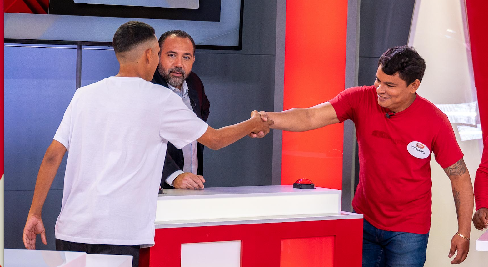 Los equipos que se midieron este sábado en el set./ Vos TV