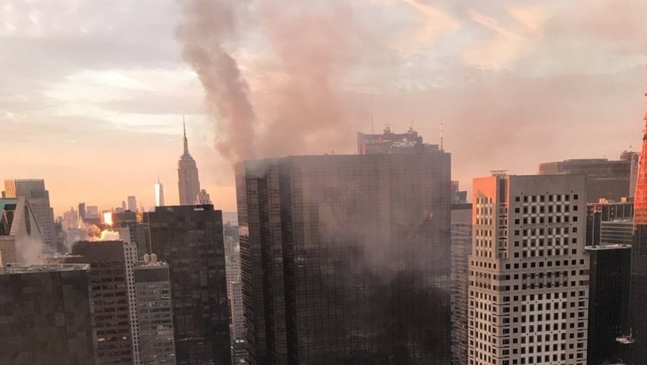 El techo de la torre de Trump desprendían columnas de humo.