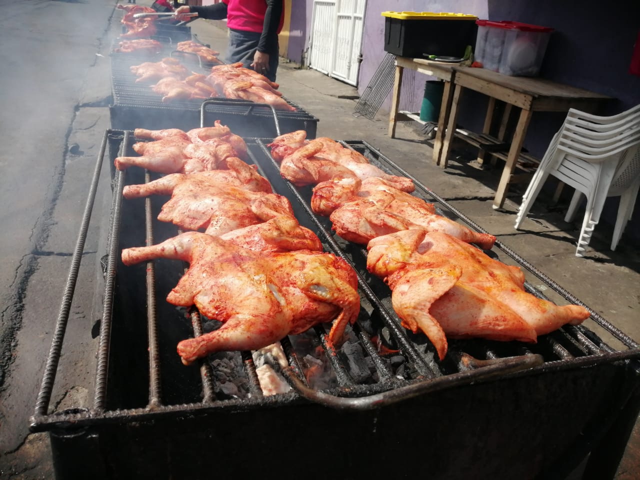 Ventas de pollos asados en Managua / Lorenzo Vega