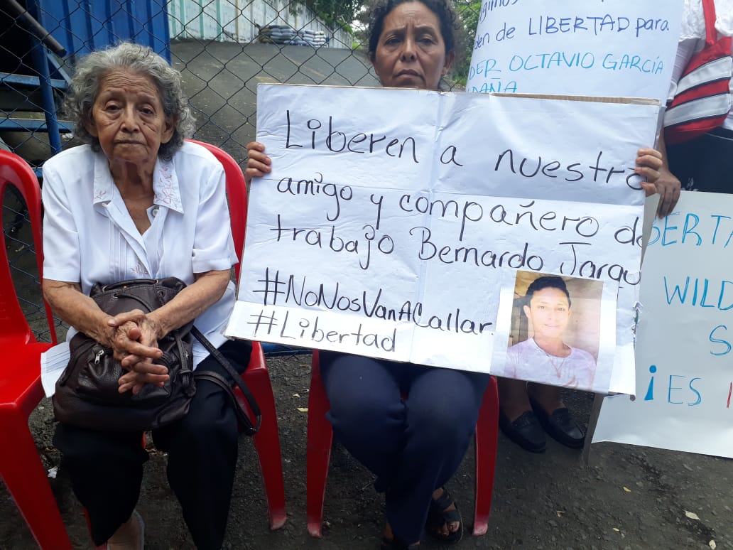 Natasha Morales Centeno, de 96 años de edad, pide que le devuelvan a su nieto Bernardo José Jarquín Urbina, de 27 años. Foto: Elizabeth Reyes.