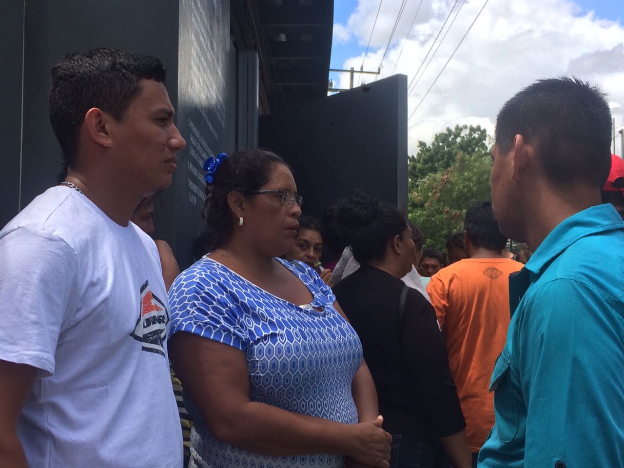 Familiares de los detenidos. Foto Walkiria Chavarría.