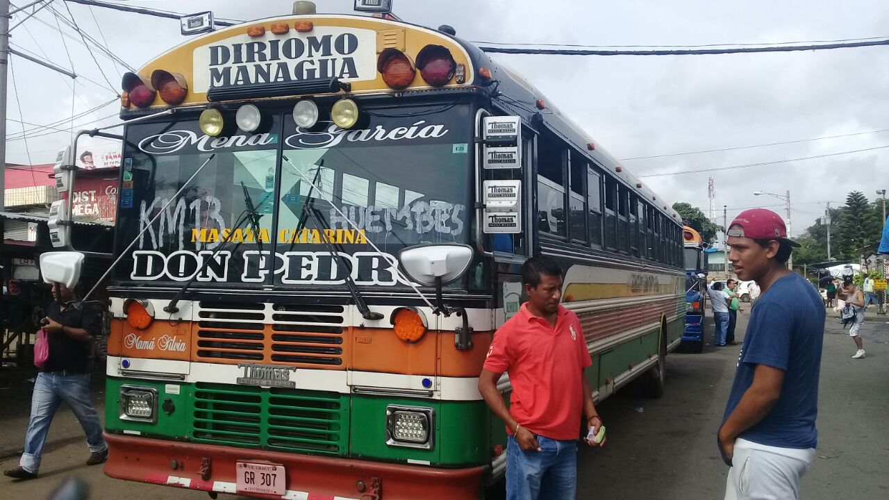 Los buses que transitan por la carretera a Masaya solo llegan hasta el kilómetro 13. Foto: Héctor Rosales