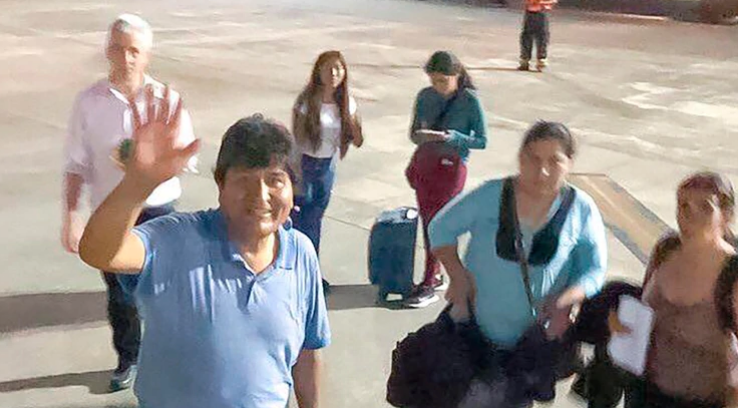 Evo Morales al momento de partir hacia México / Cortesía