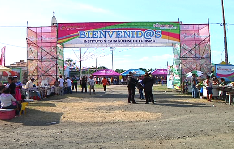 La feria se realiza en plaza La fe.