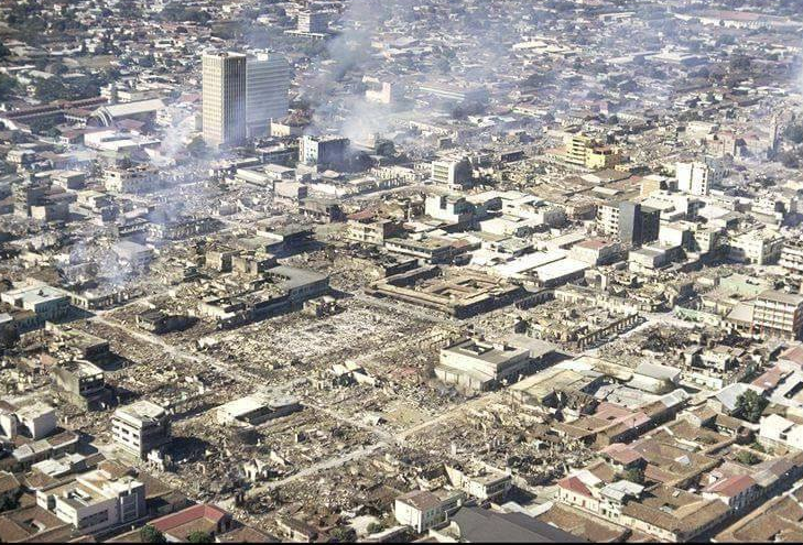 El fuerte sismo destruyó el centro de la ciudad y aún no se sabe el número exacto de fallecidos