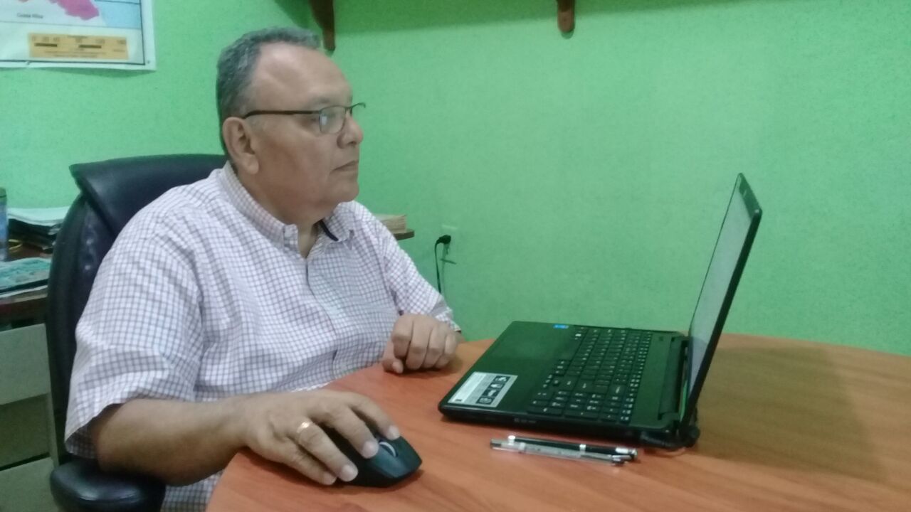 Analista Sergio Santamaría. Foto Héctor Rosales.