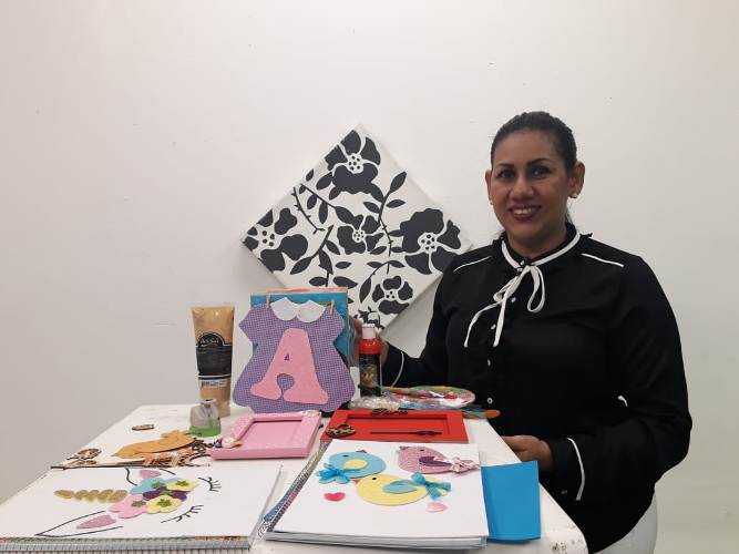 Andrea Somarriba, experta en manualidades y dueña de Kendra Arte y Creaciones.