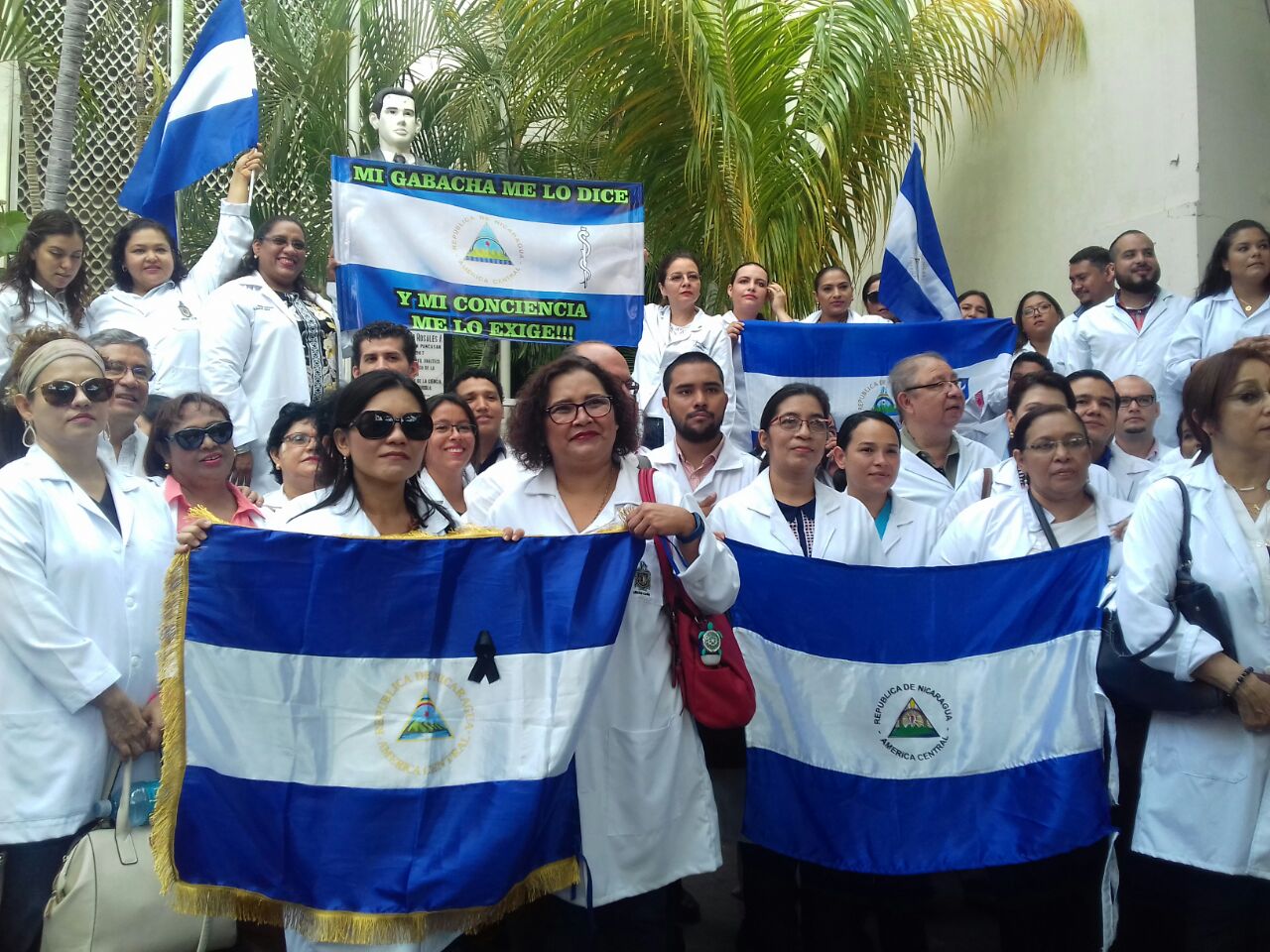 Docentes de UNAN-León respaldan lucha de universitario. Foto Carlos Jirón.