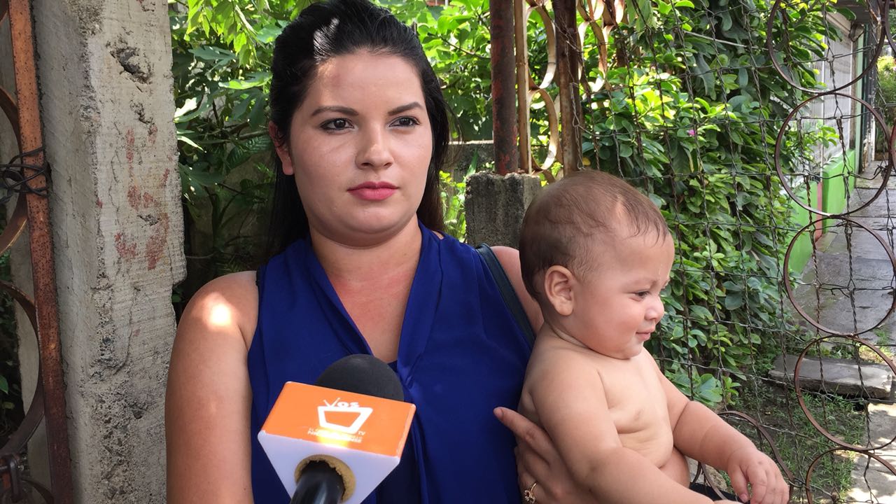 En las redes sociales circulaba la foto del bebé y decía que había sido abandonado, algo que su madre salió a desmentir. Foto: Gerall Chávez