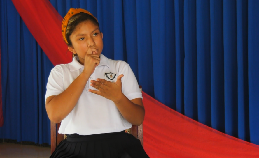 Camila Cerda Munguía, niña con discapacidad auditiva